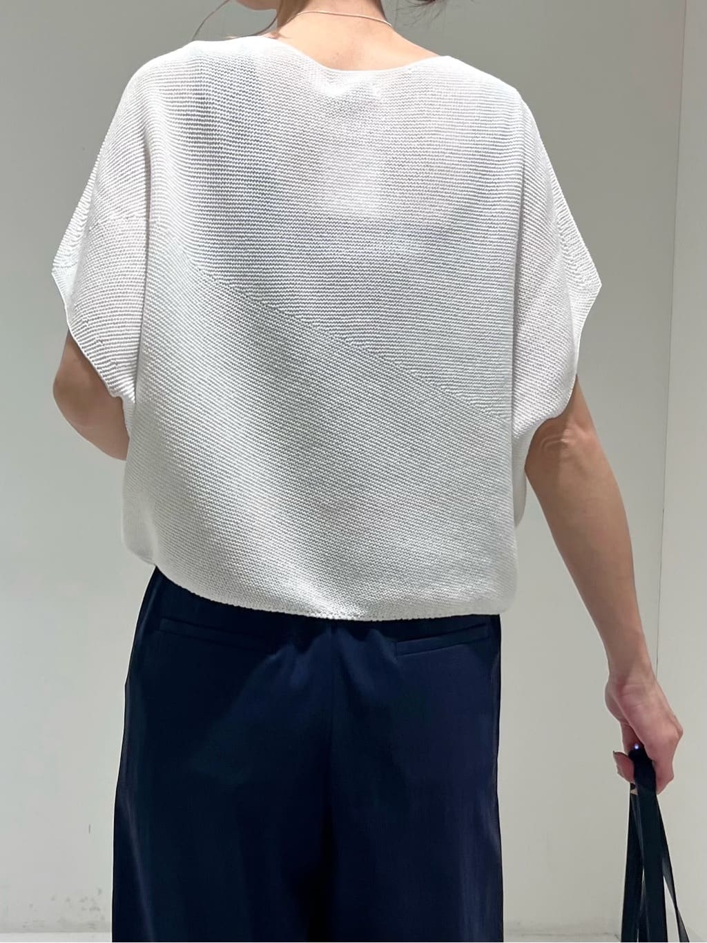 shioriさんの「INDIVI｜【洗える／清涼感】コクーンシルエットニット」を使ったコーディネート