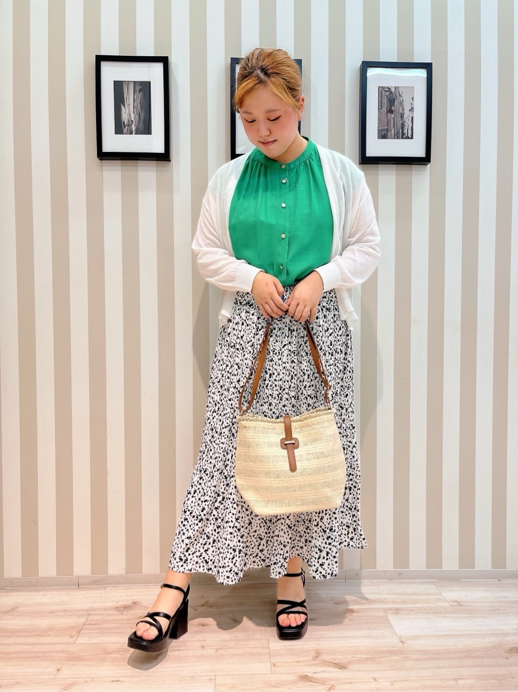 みさぼうさんの「SHOO･LA･RUE｜【S-LL/洗濯後しわになりにくい】上品にきれい見え スラブギャザーブラウス」を使ったコーディネート