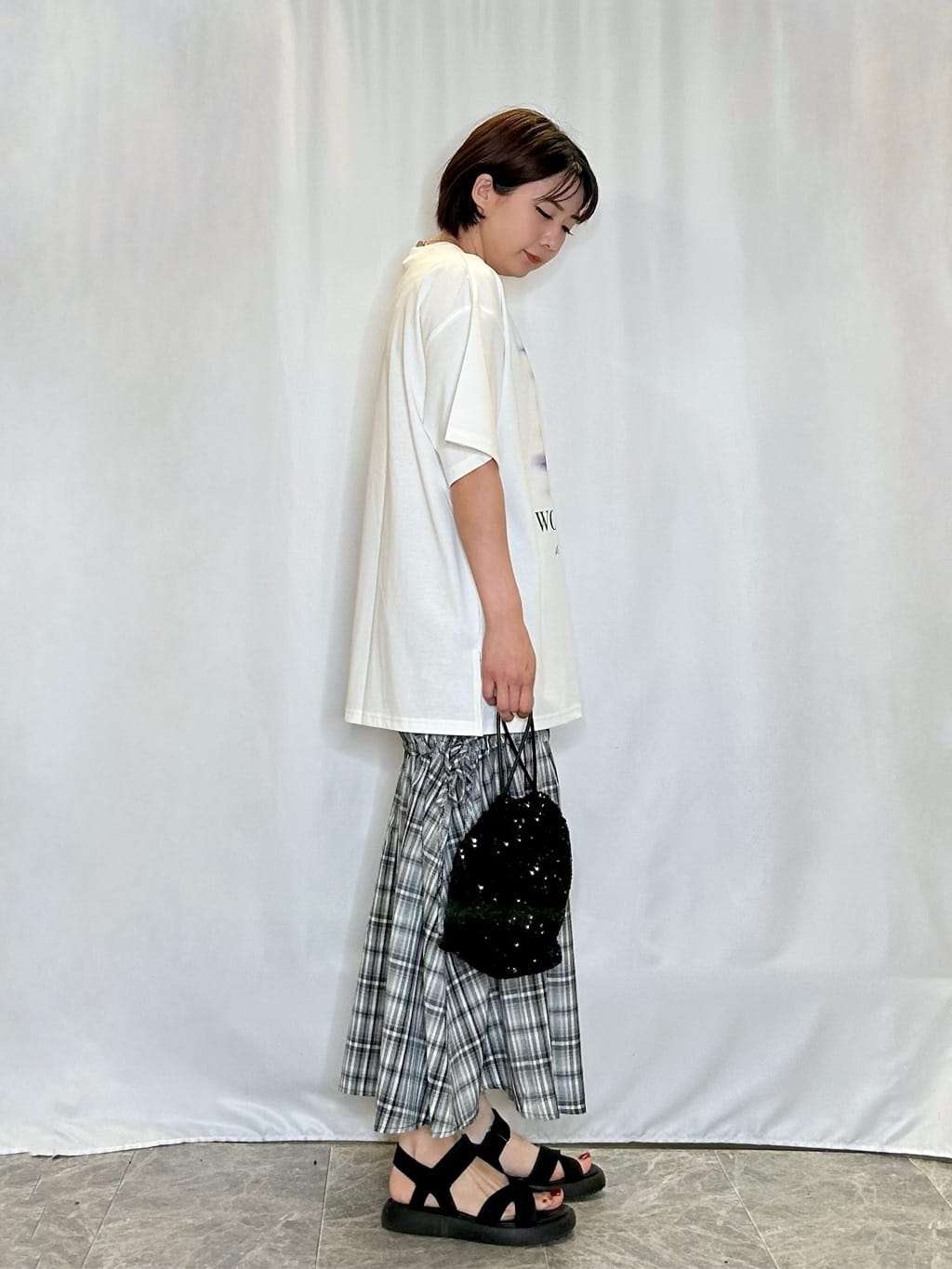 ネリさんの「SHOO･LA･RUE｜【ひんやり/汗ジミ軽減/UVカット】プリントアソート BIG Tシャツ」を使ったコーディネート