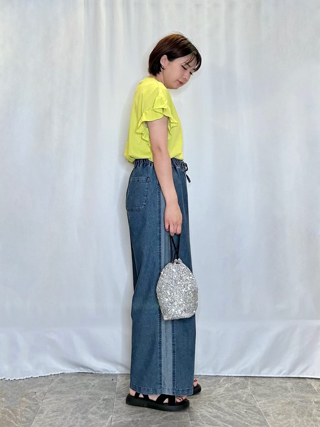 ネリさんの「SHOO･LA･RUE｜【S-LL/汗ジミ軽減/ひんやり/UVカット】フリルTシャツ」を使ったコーディネート