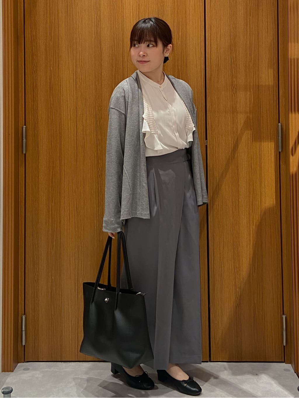 kimiさんの「index｜ラップストレートパンツ【接触冷感／抗ピル／洗濯機洗い可／イージーアイロン】」を使ったコーディネート