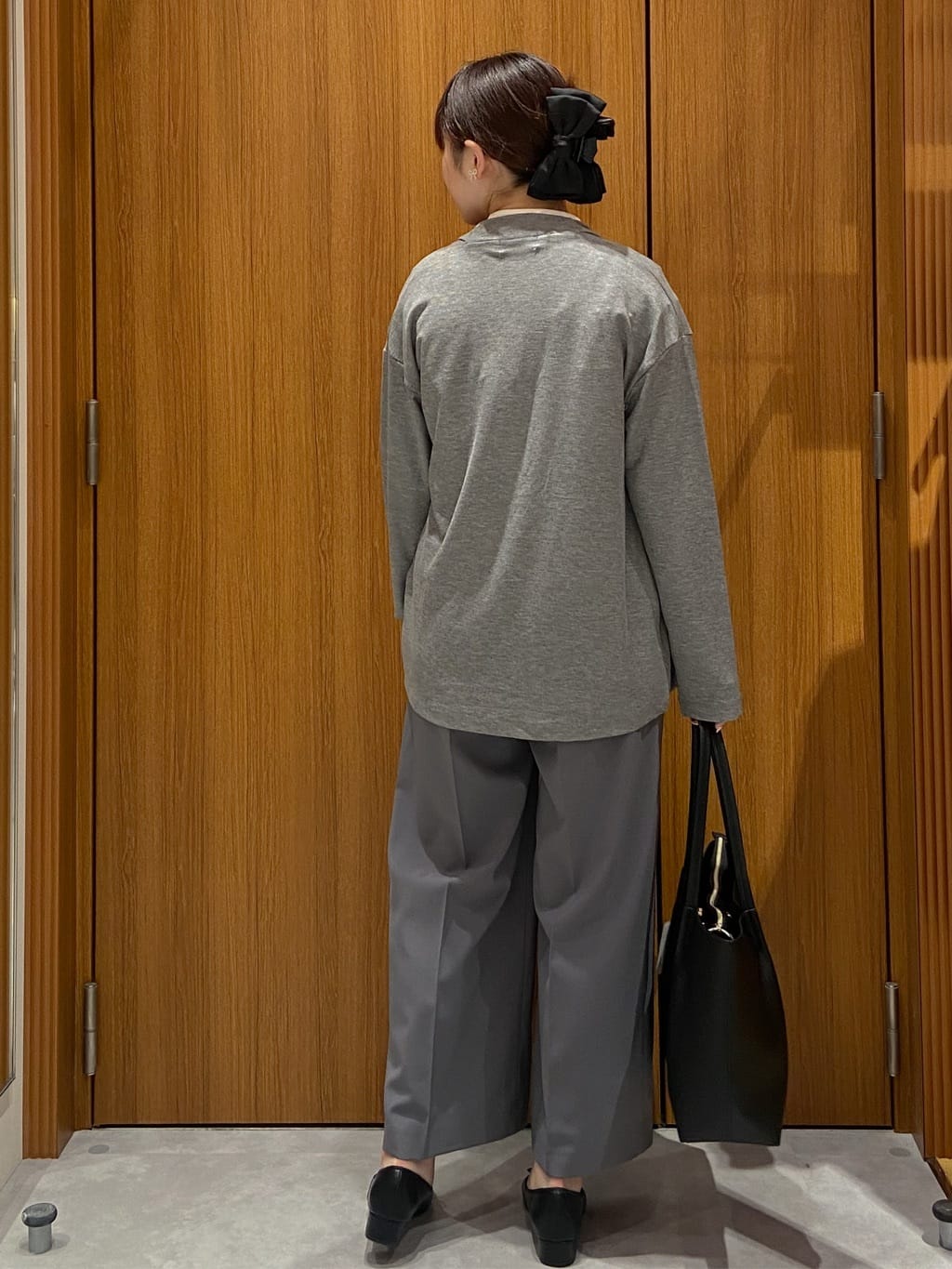 kimiさんの「index｜ラップストレートパンツ【接触冷感／抗ピル／洗濯機洗い可／イージーアイロン】」を使ったコーディネート