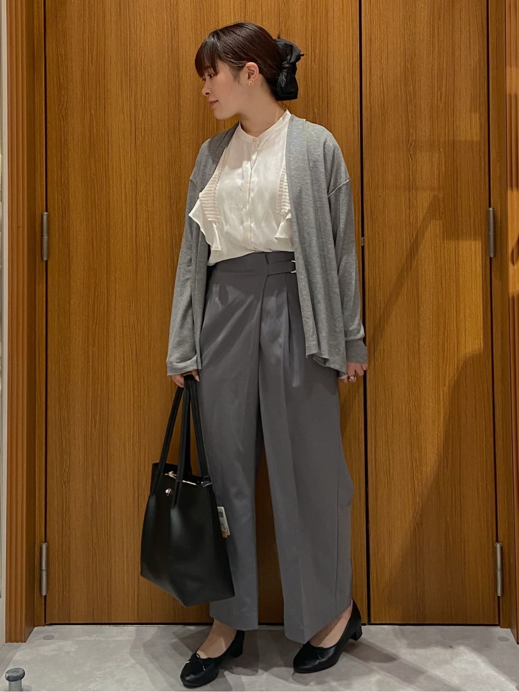 kimiさんの「index｜ラップストレートパンツ【接触冷感／抗ピル／洗濯機洗い可／イージーアイロン】」を使ったコーディネート