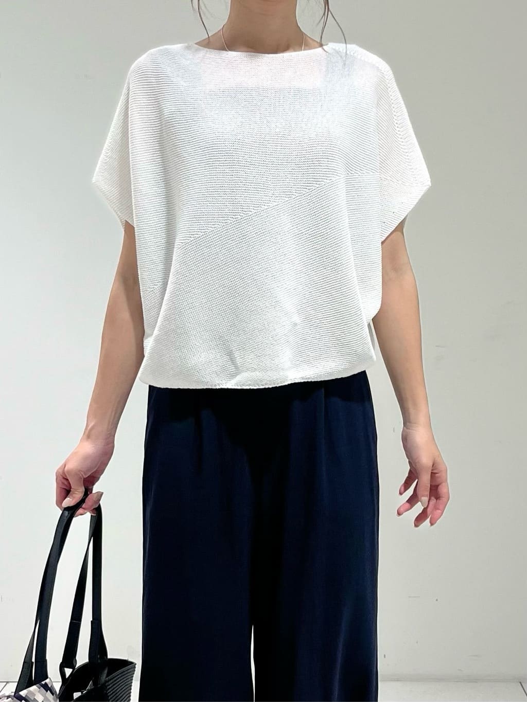 shioriさんの「INDIVI｜【洗える／清涼感】コクーンシルエットニット」を使ったコーディネート