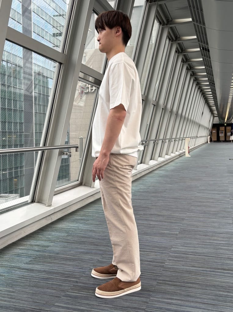 圭哉さんの「TAKEO KIKUCHI｜【抗菌防臭／5サイズ展開】ハイゲージポンチ Tシャツ」を使ったコーディネート