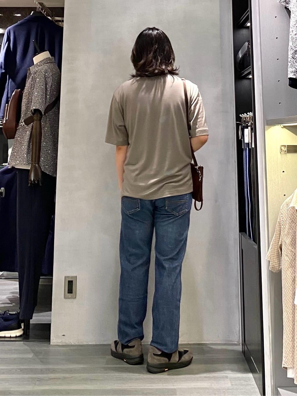 nishiさんの「TAKEO KIKUCHI｜【モンスターストレッチ】日本製 ウォッシュド デニムパンツ」を使ったコーディネート