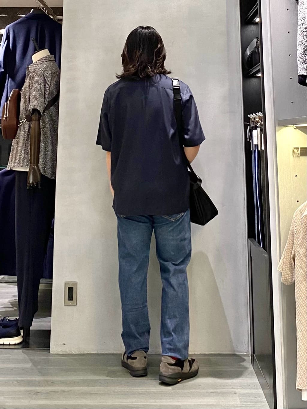 nishiさんの「TAKEO KIKUCHI｜【モンスターストレッチ】日本製 ウォッシュド デニムパンツ」を使ったコーディネート