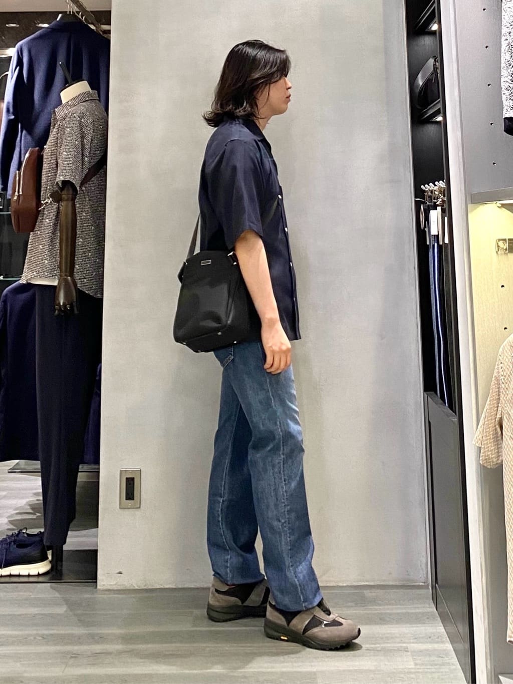 nishiさんの「TAKEO KIKUCHI｜【モンスターストレッチ】日本製 ウォッシュド デニムパンツ」を使ったコーディネート