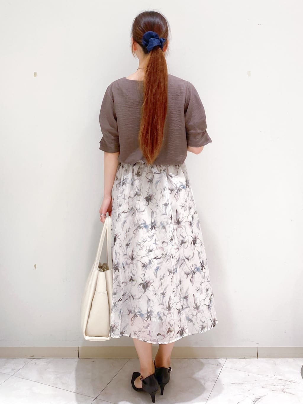 yurinaさんの「index｜《8色展開／XS-LLサイズ》タックパフスリーブブラウス【洗濯機洗い可／吸水速乾／防シワ／抗ピル】」を使ったコーディネート
