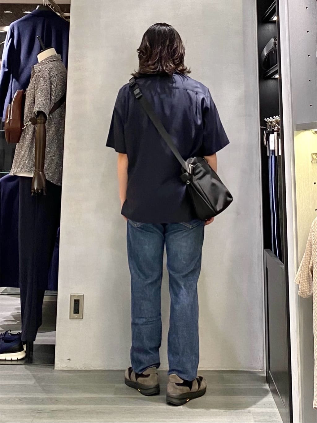 nishiさんの「TAKEO KIKUCHI｜【モンスターストレッチ】日本製 ウォッシュド デニムパンツ」を使ったコーディネート