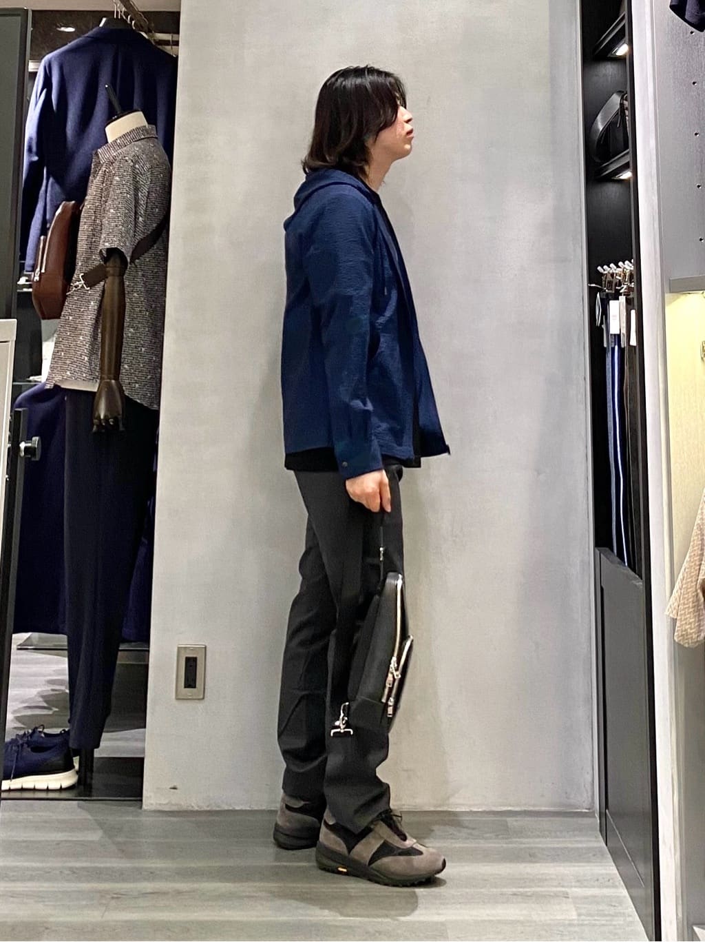 nishiさんの「TAKEO KIKUCHI｜【全7サイズ&times;8色展開！】トップマルチヘリンボン パンツ」を使ったコーディネート