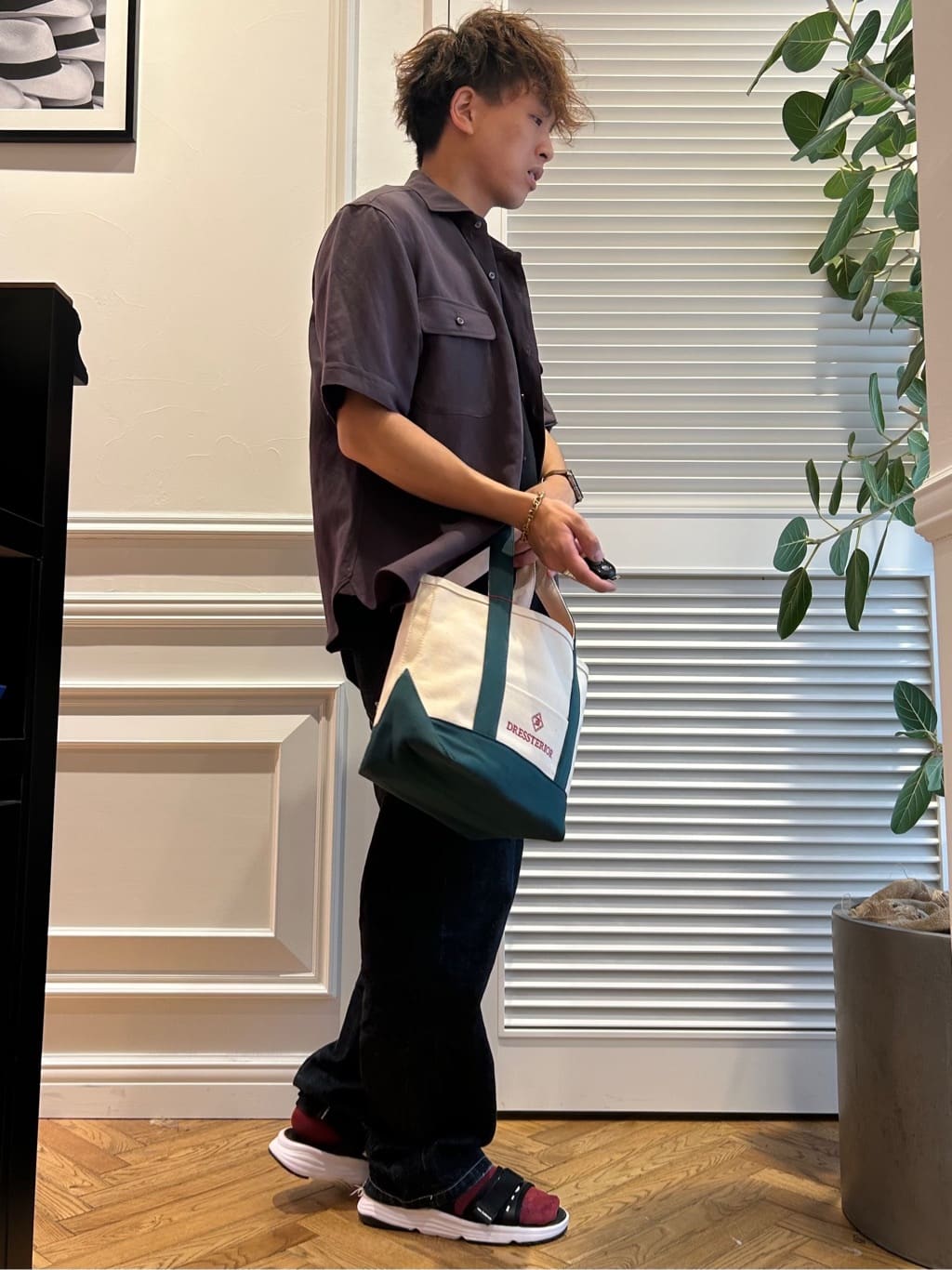 須田　慎二郎さんの「DRESSTERIOR｜」を使ったコーディネート
