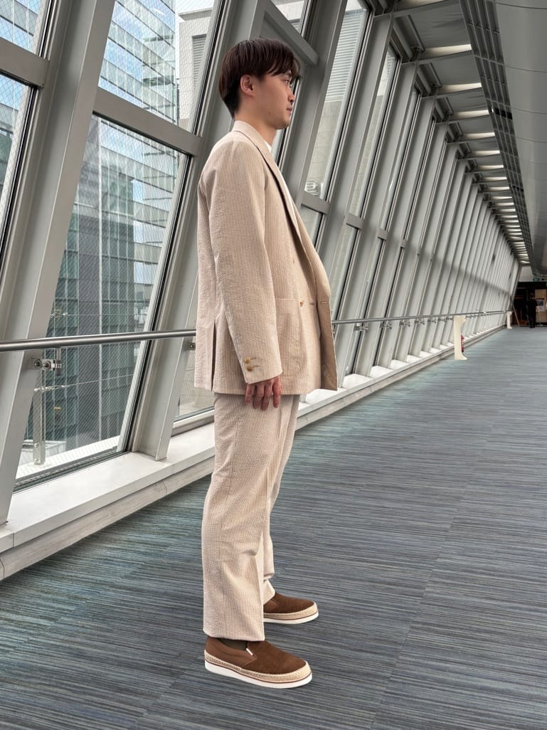 圭哉さんの「TAKEO KIKUCHI｜【抗菌防臭／5サイズ展開】ハイゲージポンチ Tシャツ」を使ったコーディネート