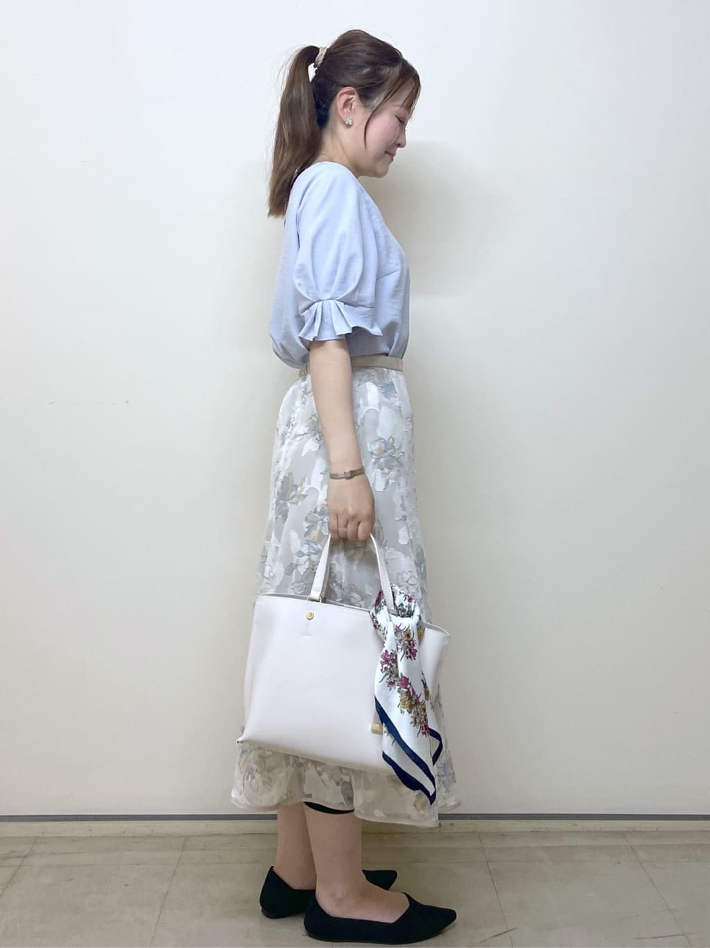 Junさんの「index｜《8色展開／XS-LLサイズ》タックパフスリーブブラウス【洗濯機洗い可／吸水速乾／防シワ／抗ピル】」を使ったコーディネート