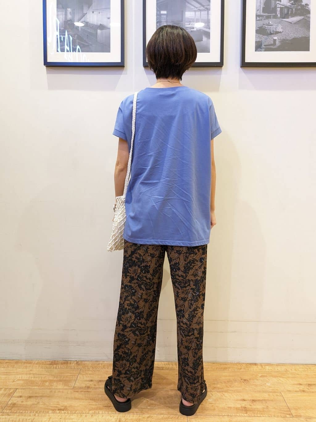 Akiさんの「SHOO･LA･RUE｜【ひんやり/選べる2柄】大人のリラックスコーデに プリント柄パンツ」を使ったコーディネート
