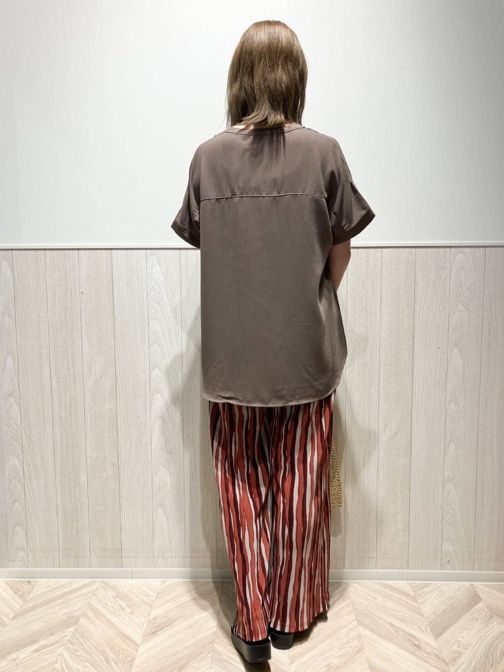 shokoさんの「SHOO･LA･RUE｜【洗える/プチプラ】大人の抜け感をプラスする バンドカラーシャツ」を使ったコーディネート