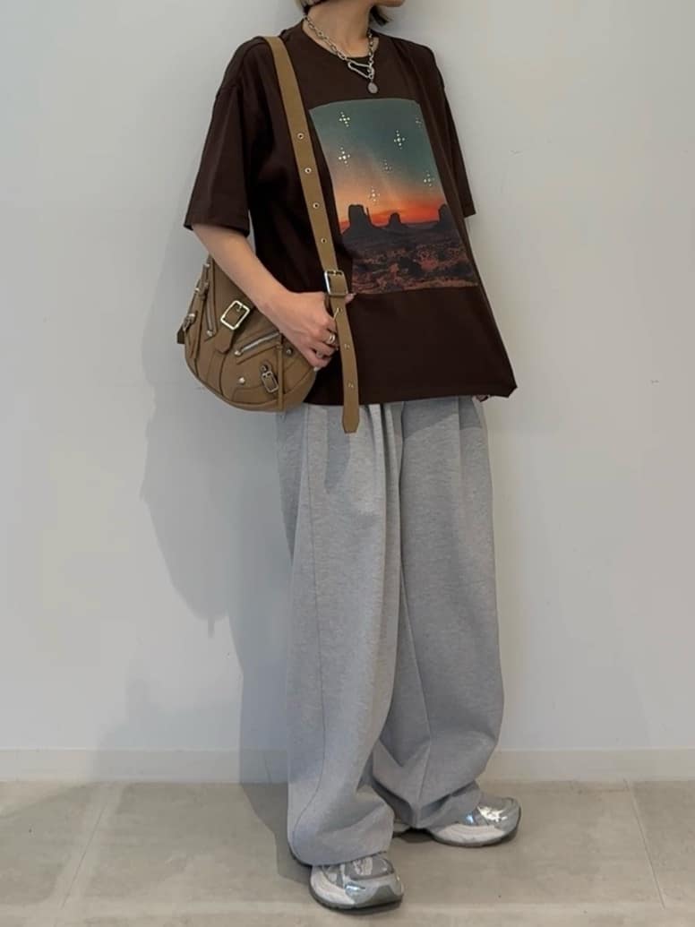 川本葵さんの「tk.TAKEO KIKUCHI｜ウェスタンフォトスタッズTシャツ」を使ったコーディネート