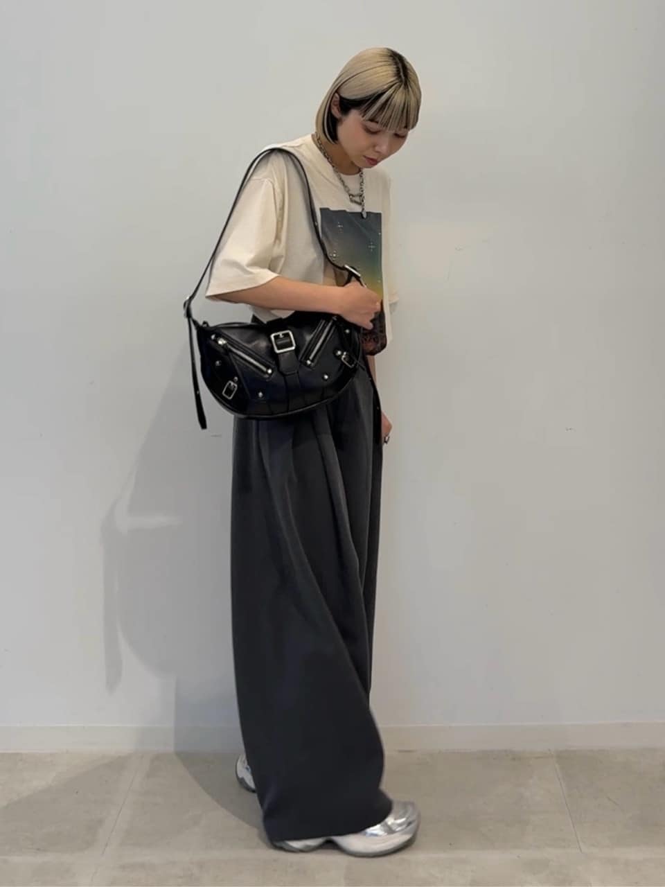 川本葵さんの「tk.TAKEO KIKUCHI｜ウェスタンフォトスタッズTシャツ」を使ったコーディネート