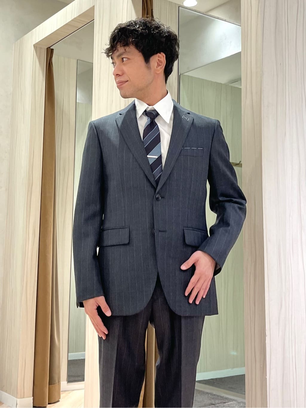 URAさんの「TAKEO KIKUCHI｜【THE FLAGSHIP】矢絣 ストライプ スーツ」を使ったコーディネート