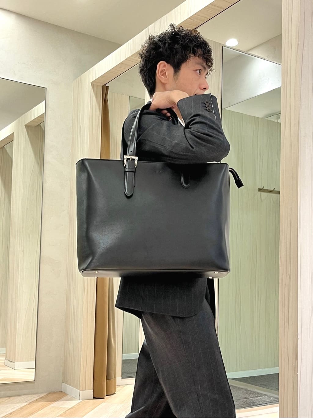 URAさんの「TAKEO KIKUCHI｜【THE FLAGSHIP】矢絣 ストライプ スーツ」を使ったコーディネート