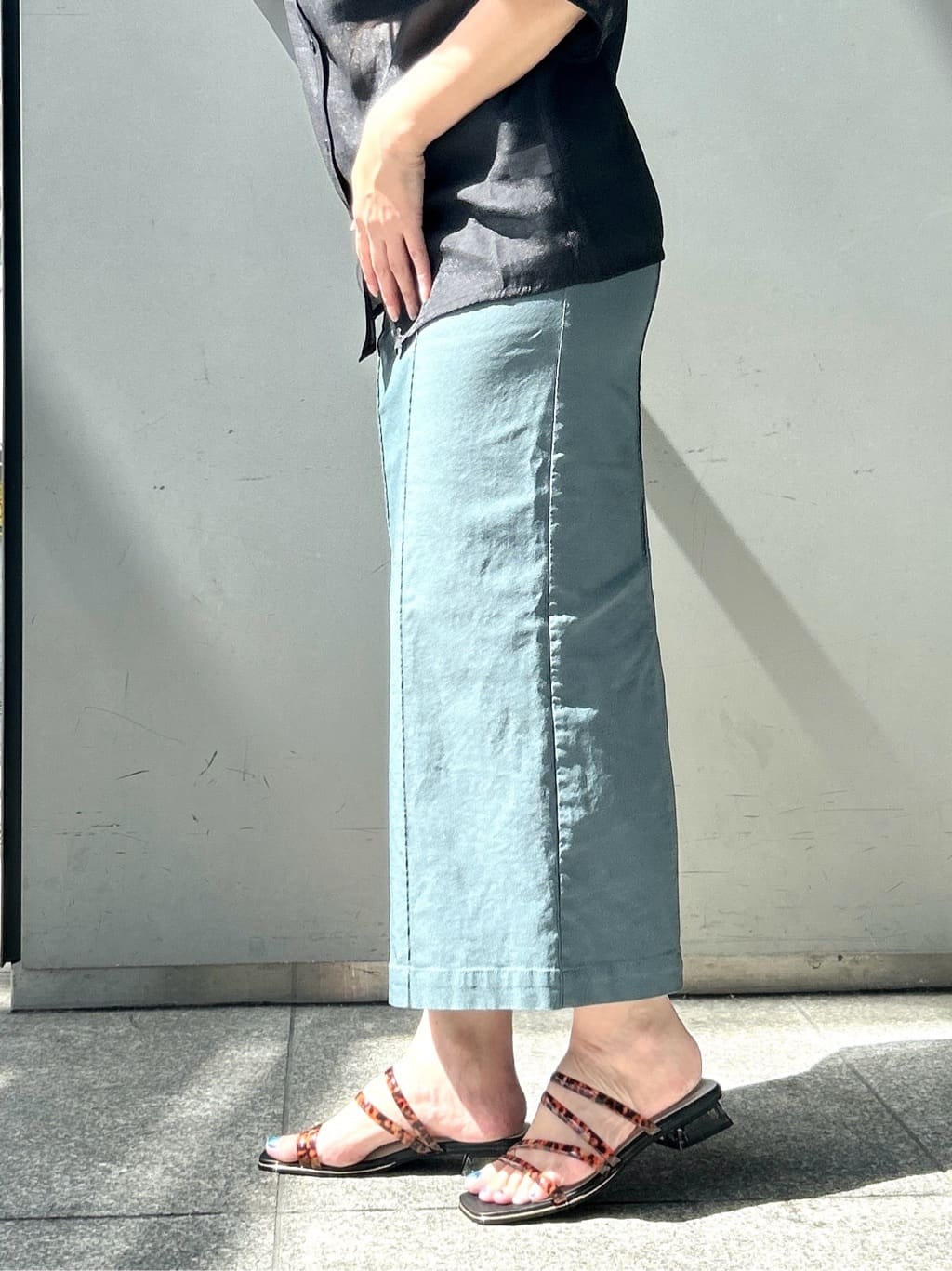 machikoさんの「ESPERANZA｜スクエアトゥクリアフラットヒールミュール」を使ったコーディネート