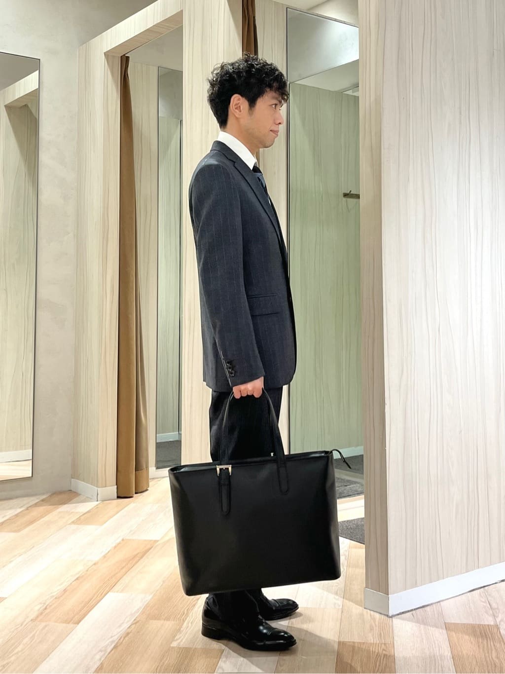 URAさんの「TAKEO KIKUCHI｜【THE FLAGSHIP】矢絣 ストライプ スーツ」を使ったコーディネート