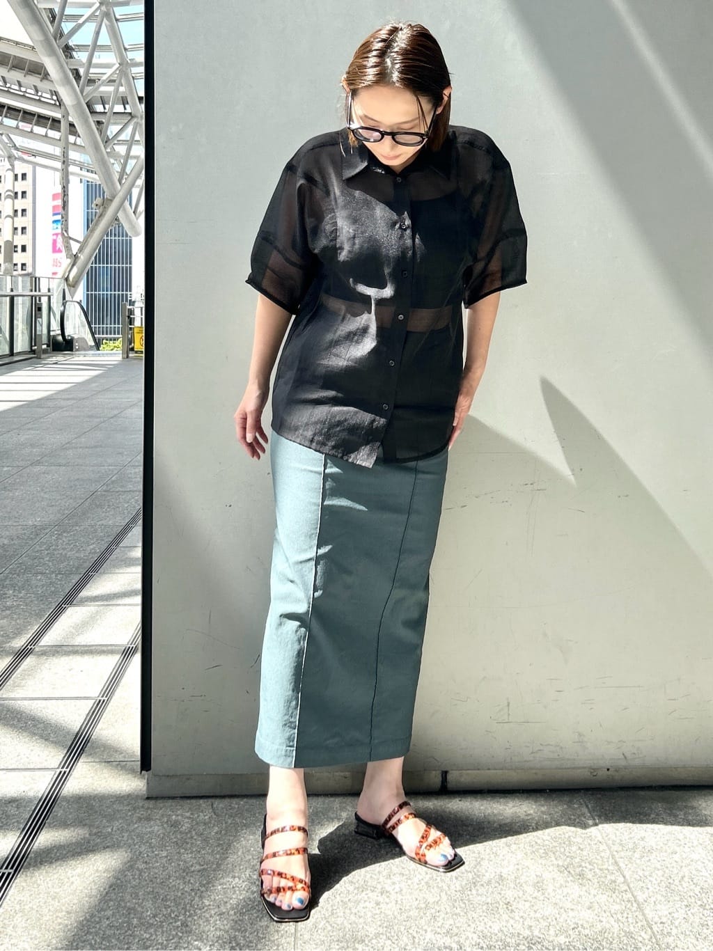 machikoさんの「ESPERANZA｜スクエアトゥクリアフラットヒールミュール」を使ったコーディネート