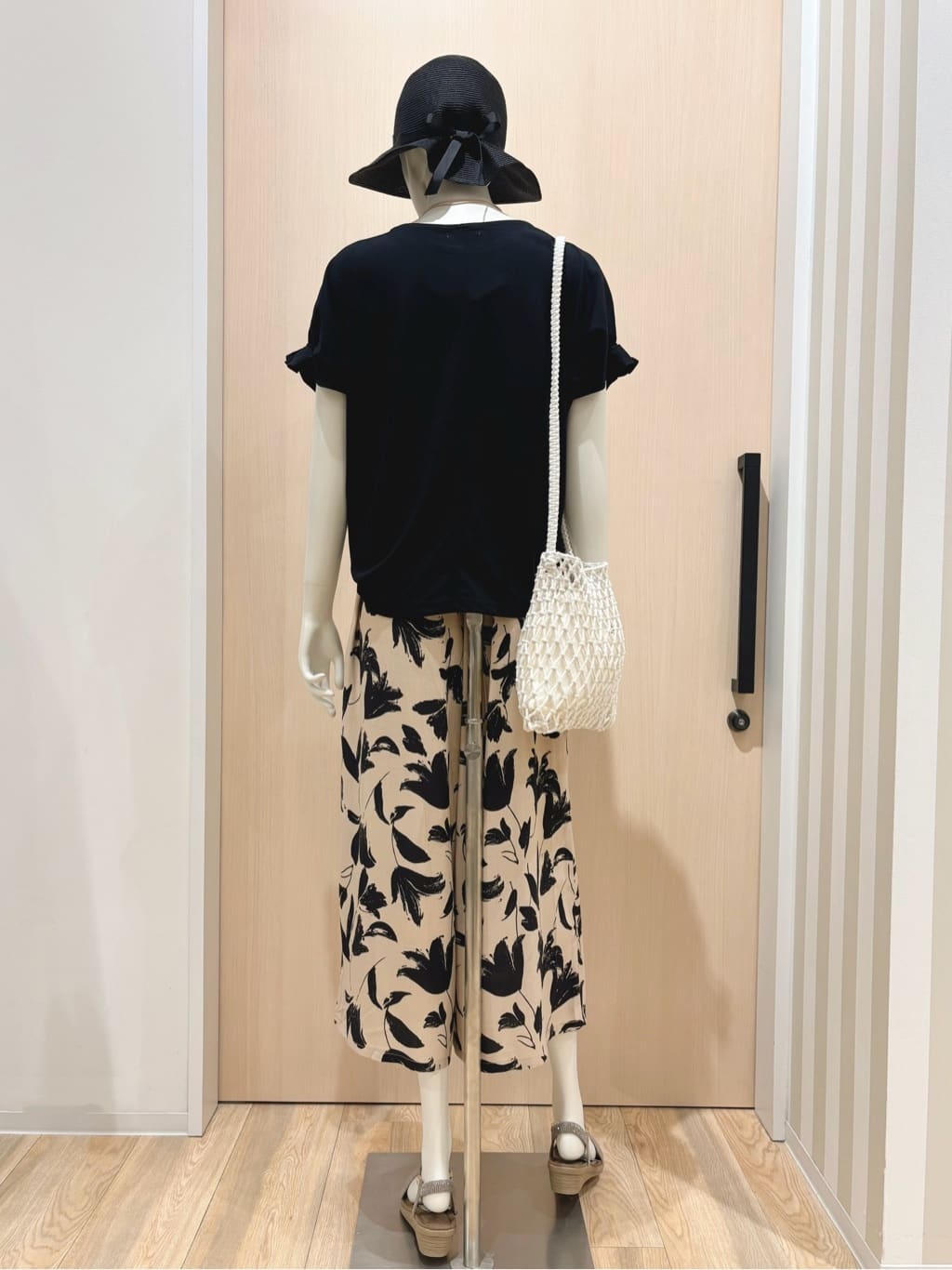 ayan oh!さんの「SHOO･LA･RUE｜【S-LL/UV/プチプラ】お袖タックで好印象 デザインTシャツ」を使ったコーディネート