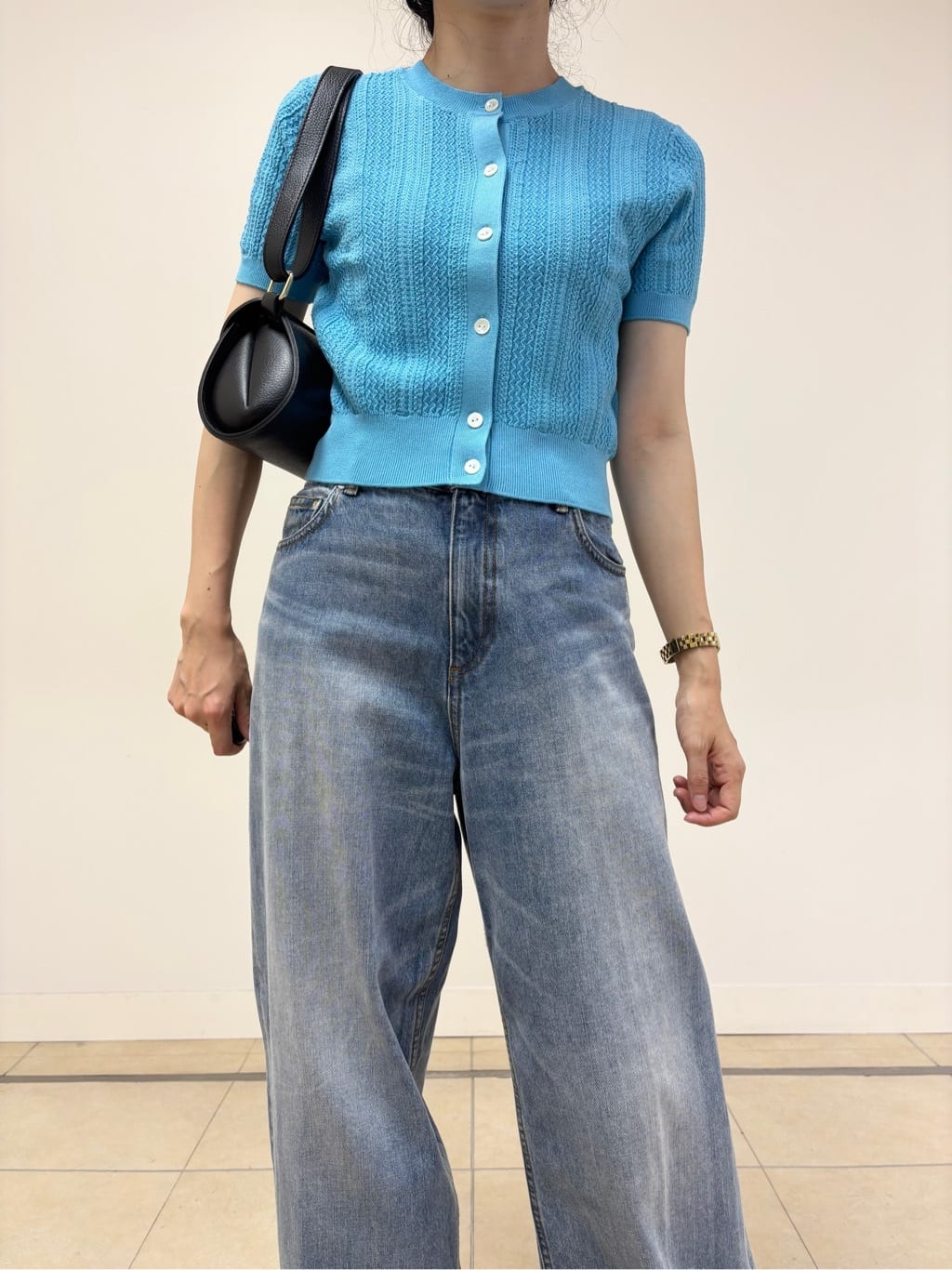 YOKOTAさんの「DRESSTERIOR｜ヴィンテージ加工ワイドデニムパンツ」を使ったコーディネート