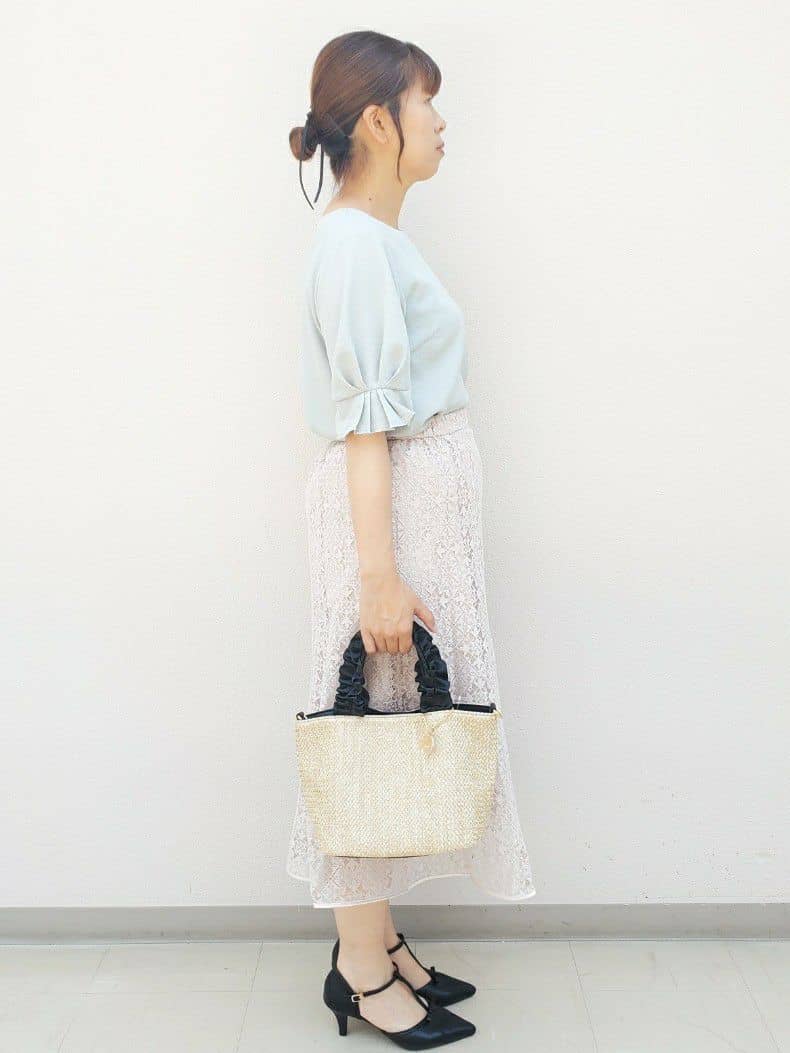 mamiさんの「index｜《8色展開／XS-LLサイズ》タックパフスリーブブラウス【洗濯機洗い可／吸水速乾／防シワ／抗ピル】」を使ったコーディネート