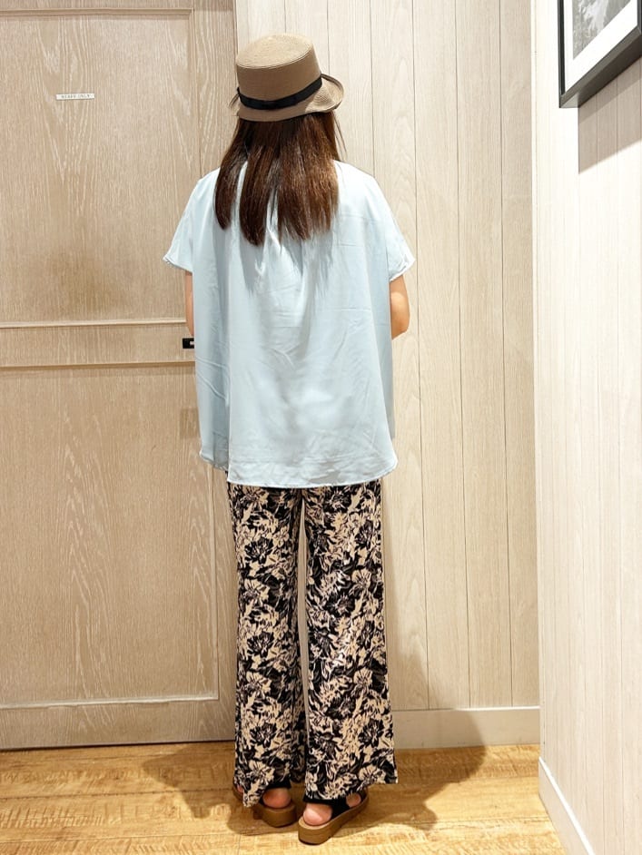 yukaさんの「SHOO･LA･RUE｜【洗える/S-LL/プチプラ】さらっとすっきりきれい見え スキッパーブラウス」を使ったコーディネート