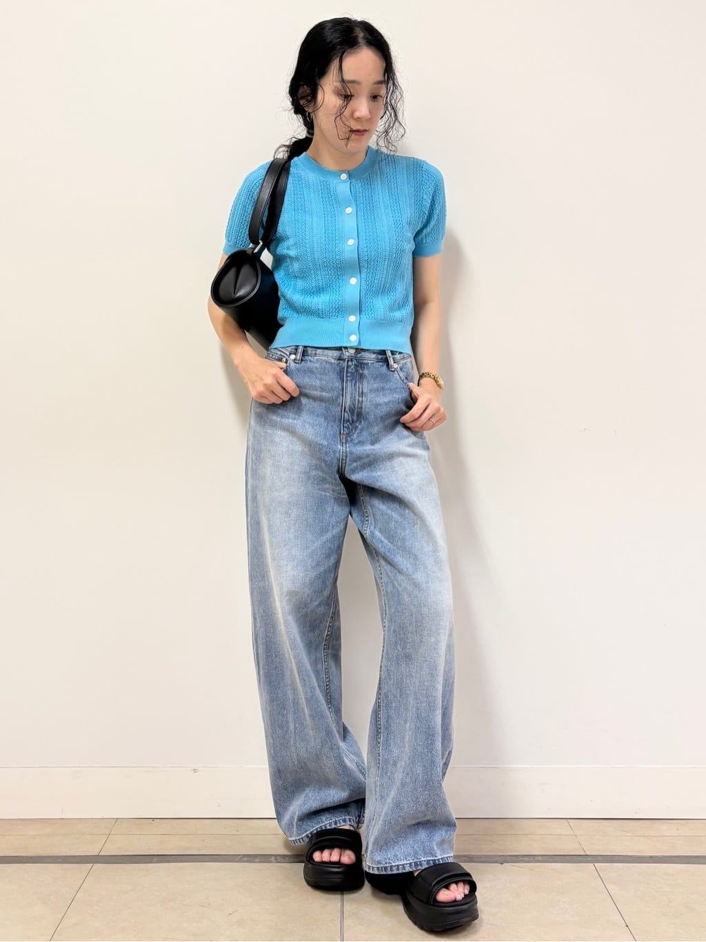 YOKOTAさんの「DRESSTERIOR｜ヴィンテージ加工ワイドデニムパンツ」を使ったコーディネート