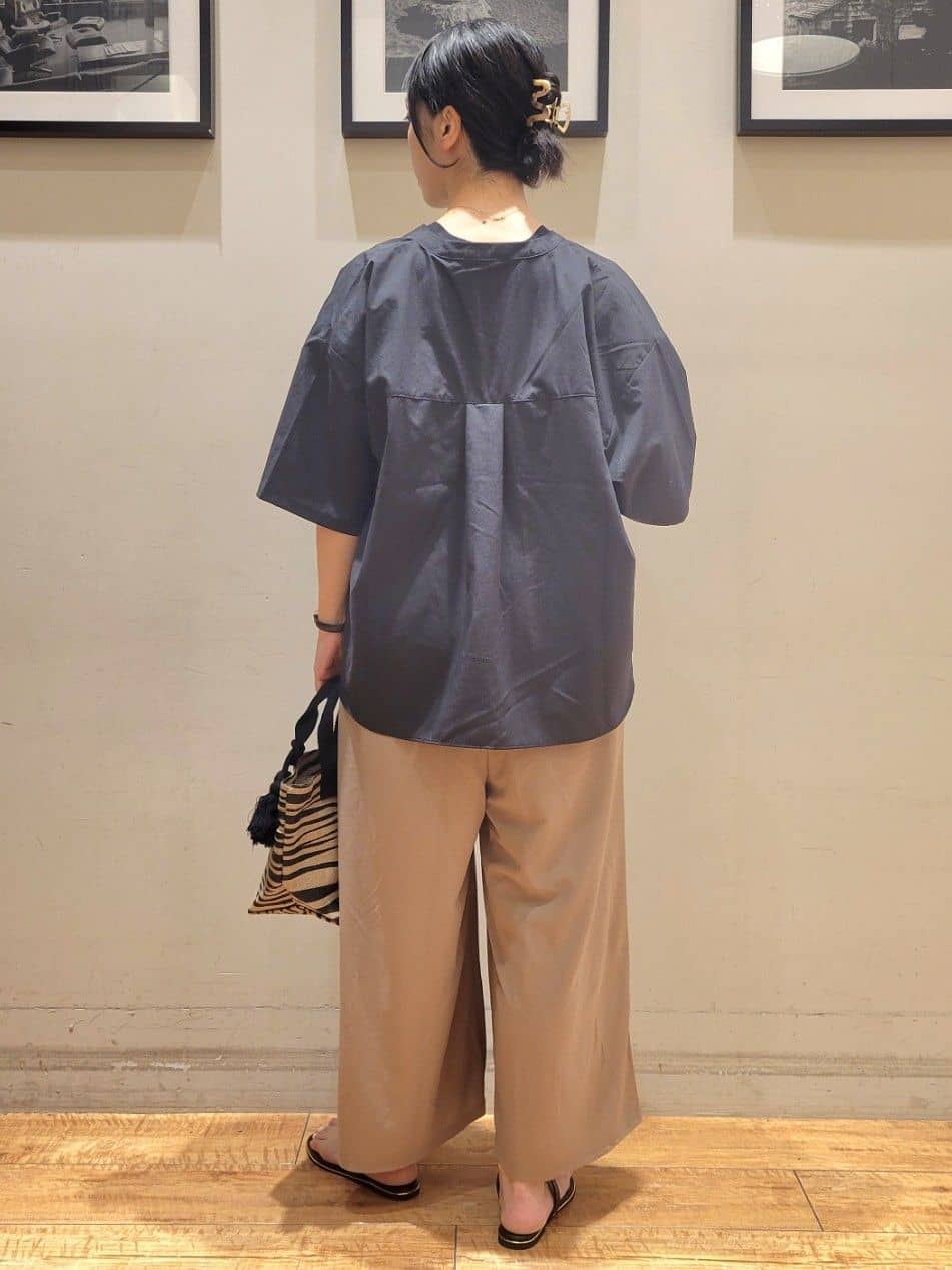 ななこさんの「SHOO･LA･RUE｜◆【洗える/S-LL】裏がサラサラ やわらか ギャザーサロペット」を使ったコーディネート