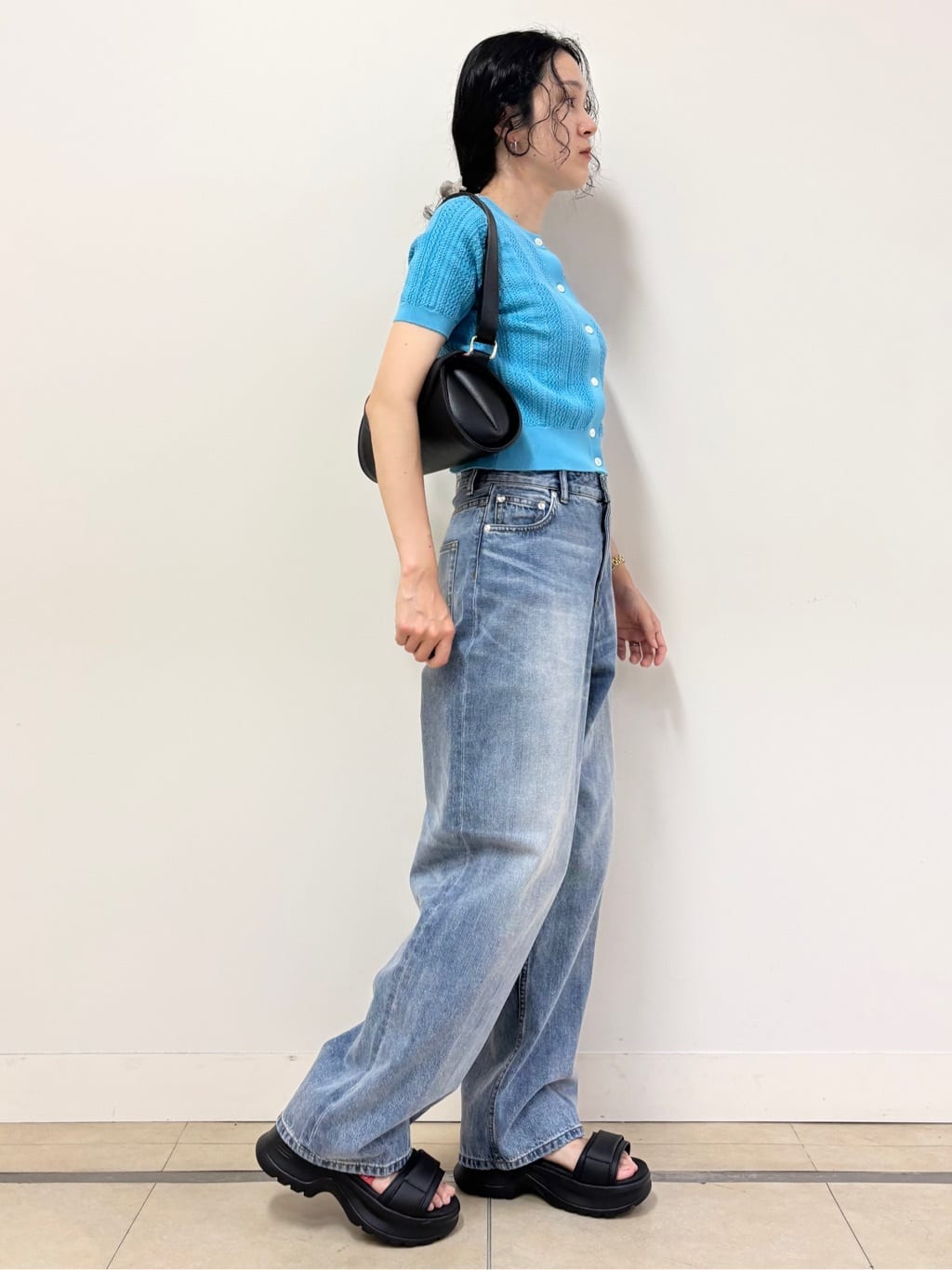 YOKOTAさんの「DRESSTERIOR｜ヴィンテージ加工ワイドデニムパンツ」を使ったコーディネート