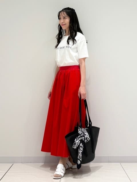 kayoさんの「INDIVI｜【90cm四方】ボタニカル柄大判スカーフ」を使ったコーディネート