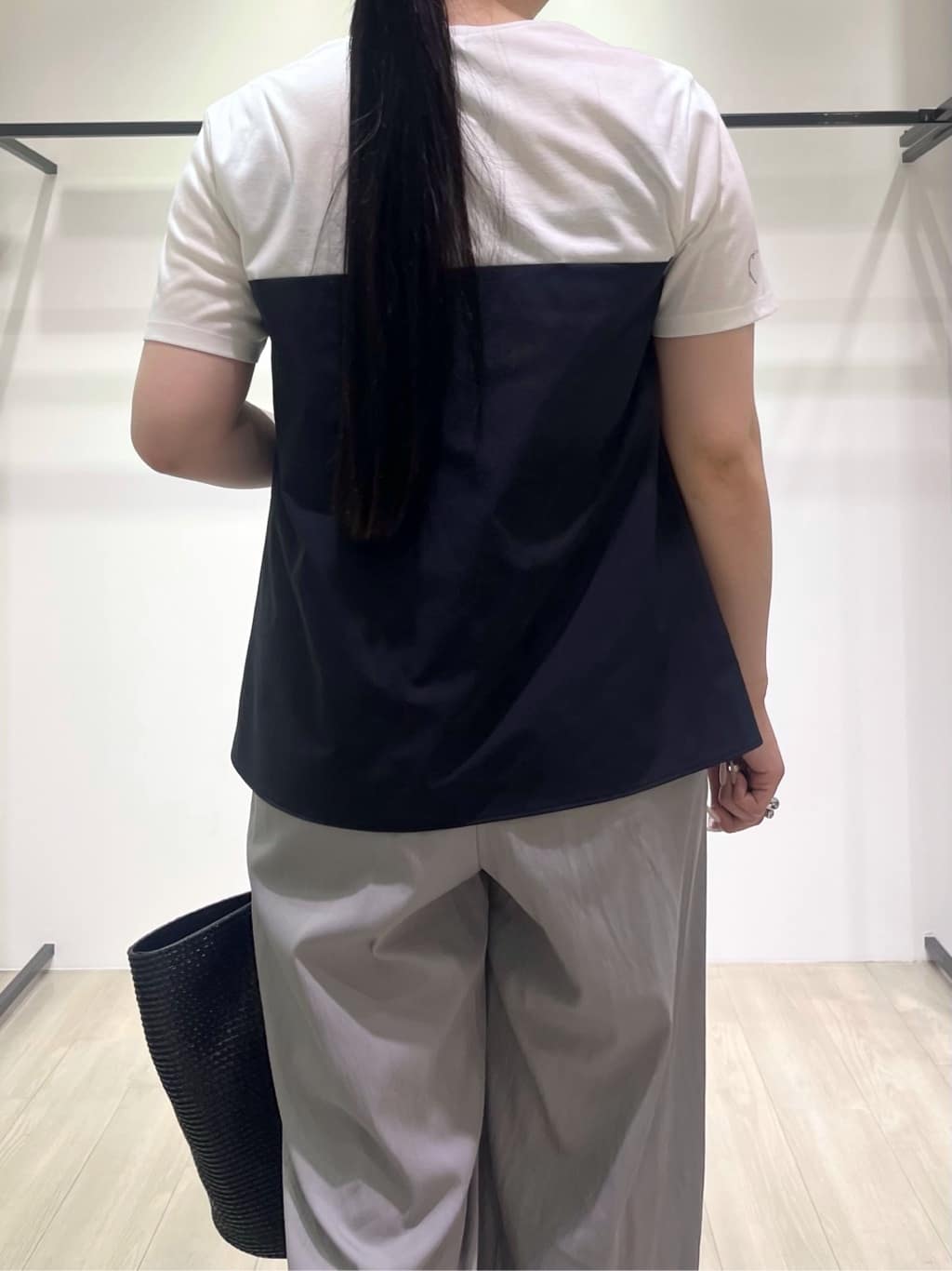 hasuさんの「INDIVI｜【90cm四方】ボタニカル柄大判スカーフ」を使ったコーディネート