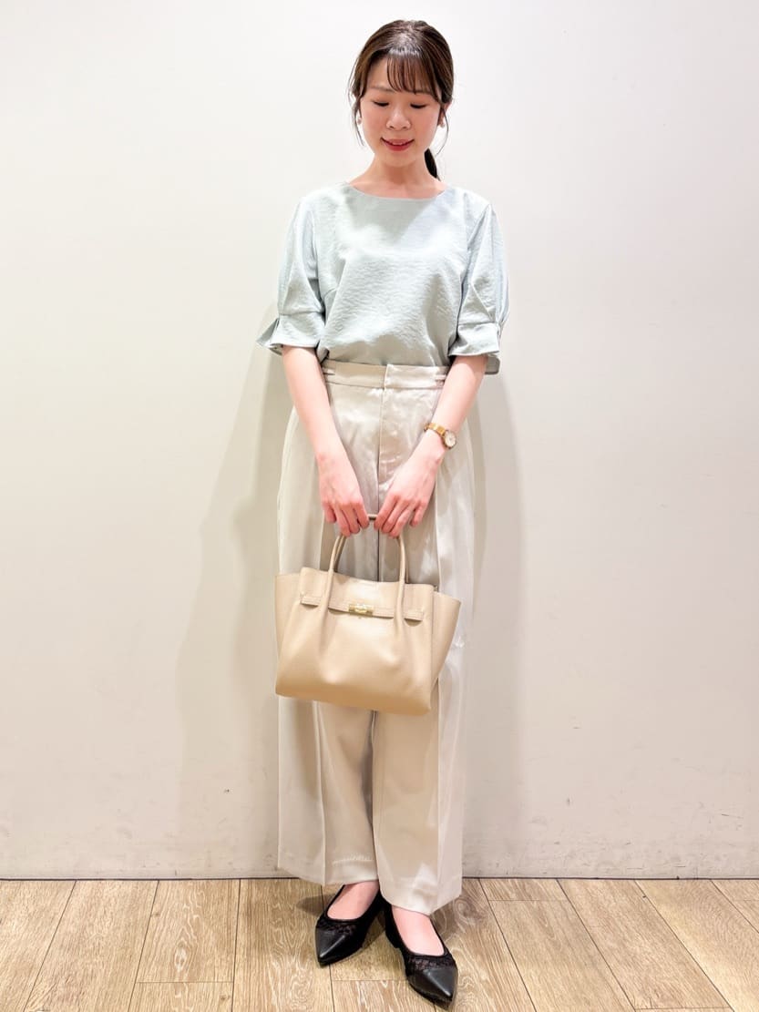 ayaさんの「index｜《8色展開／XS-LLサイズ》タックパフスリーブブラウス【洗濯機洗い可／吸水速乾／防シワ／抗ピル】」を使ったコーディネート