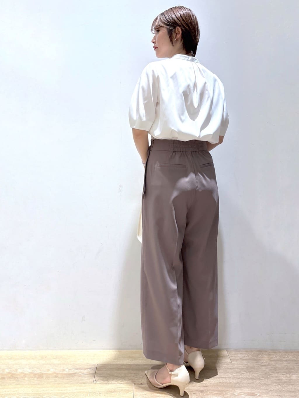 mizukiさんの「index｜ラップストレートパンツ【接触冷感／抗ピル／洗濯機洗い可／イージーアイロン】」を使ったコーディネート