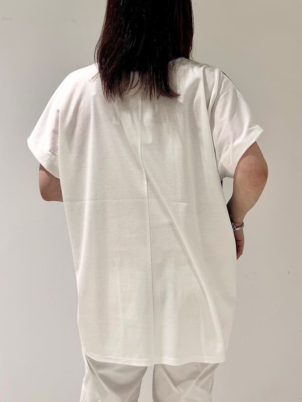 そんさんの「INDIVI｜【洗える／汗ジミ防止】バイカラー＆アシメヘム Tシャツ」を使ったコーディネート