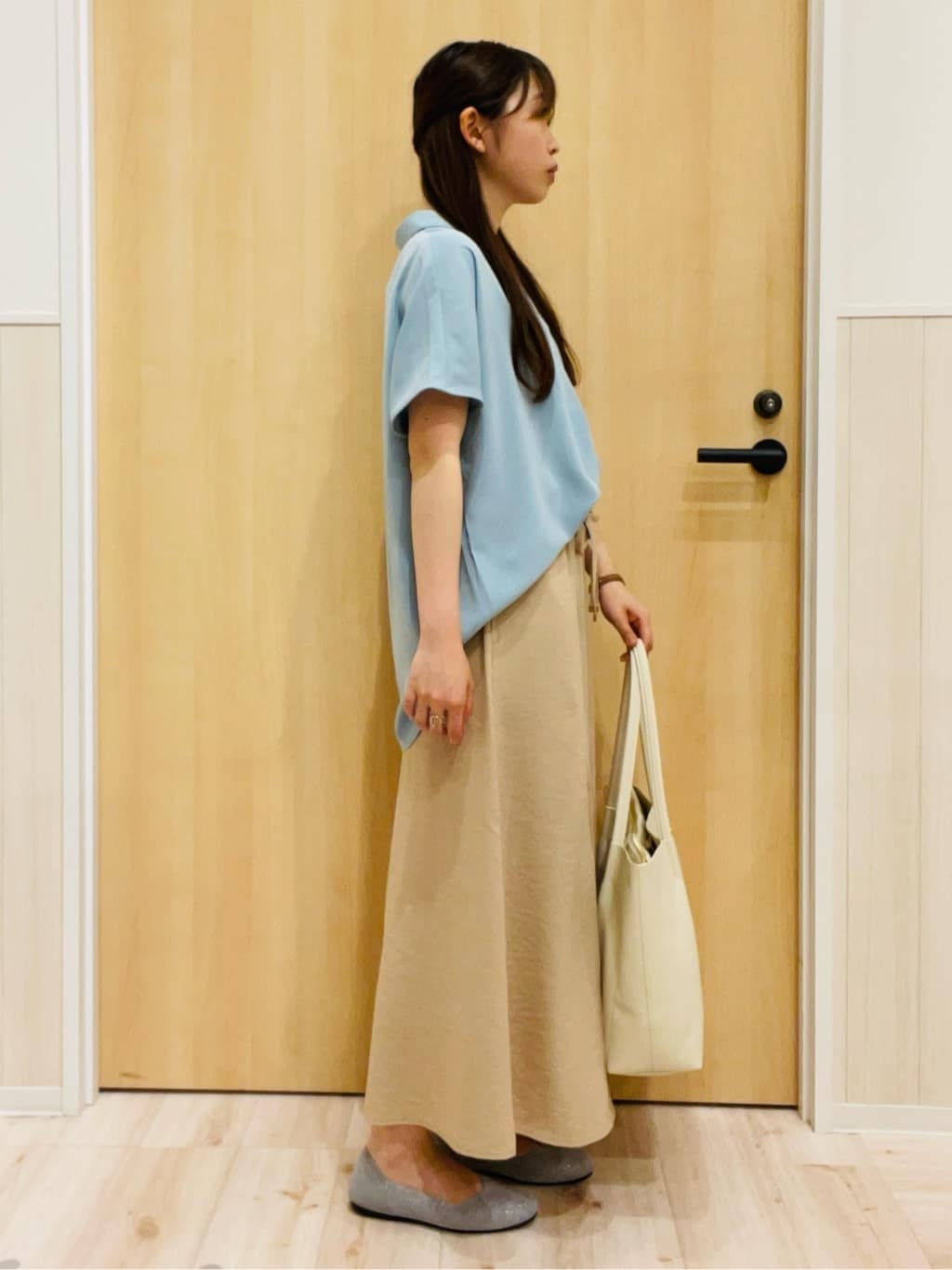 minamiさんの「SHOO･LA･RUE｜【洗える/S-LL/プチプラ】さらっとすっきりきれい見え スキッパーブラウス」を使ったコーディネート