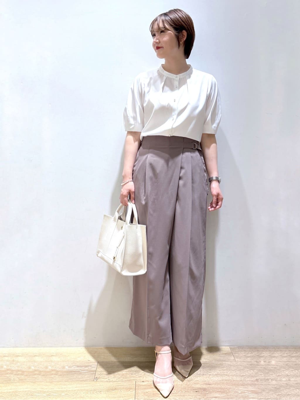 mizukiさんの「index｜ラップストレートパンツ【接触冷感／抗ピル／洗濯機洗い可／イージーアイロン】」を使ったコーディネート