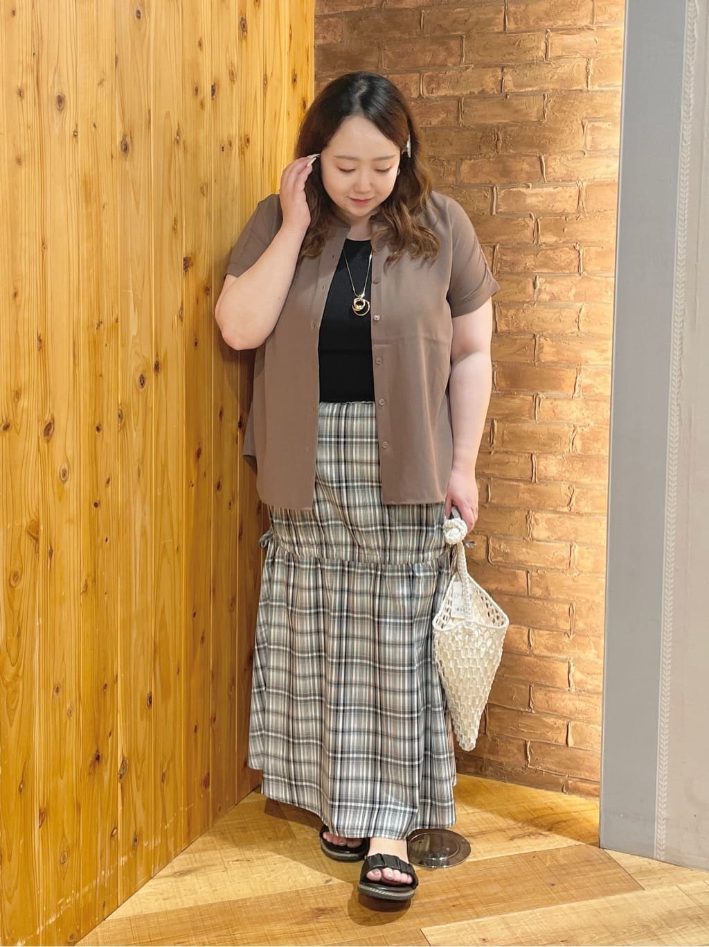 Risaさんの「SHOO･LA･RUE｜【洗える/プチプラ】大人の抜け感をプラスする バンドカラーシャツ」を使ったコーディネート