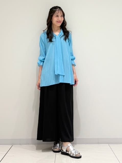 kayoさんの「INDIVI｜【洗える／シャーリング素材】ボリューム袖エアリーブラウス」を使ったコーディネート