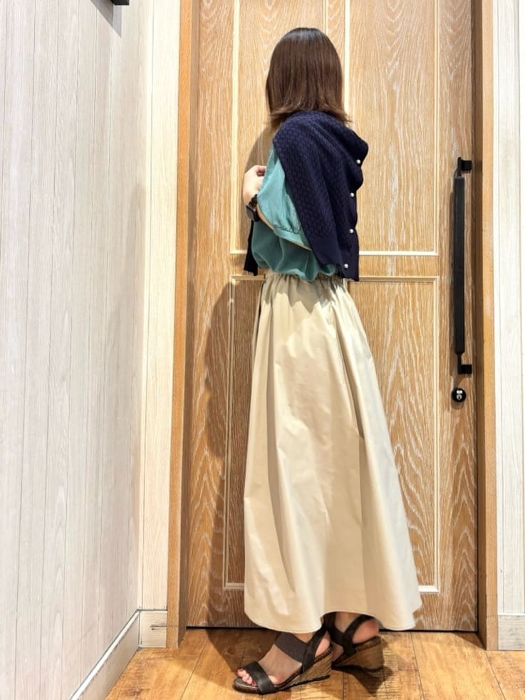 meiさんの「SHOO･LA･RUE｜【洗える/S-LL/撥水】タックギャザー フレアスカート」を使ったコーディネート