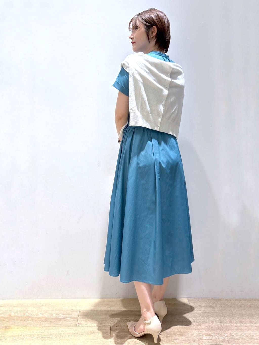 mizukiさんの「index｜《7色展開／XS-LLサイズ》ビジューボタンクルーネックカーディガン【洗濯機洗い可】」を使ったコーディネート