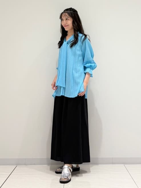 kayoさんの「INDIVI｜【洗える／シャーリング素材】ボリューム袖エアリーブラウス」を使ったコーディネート
