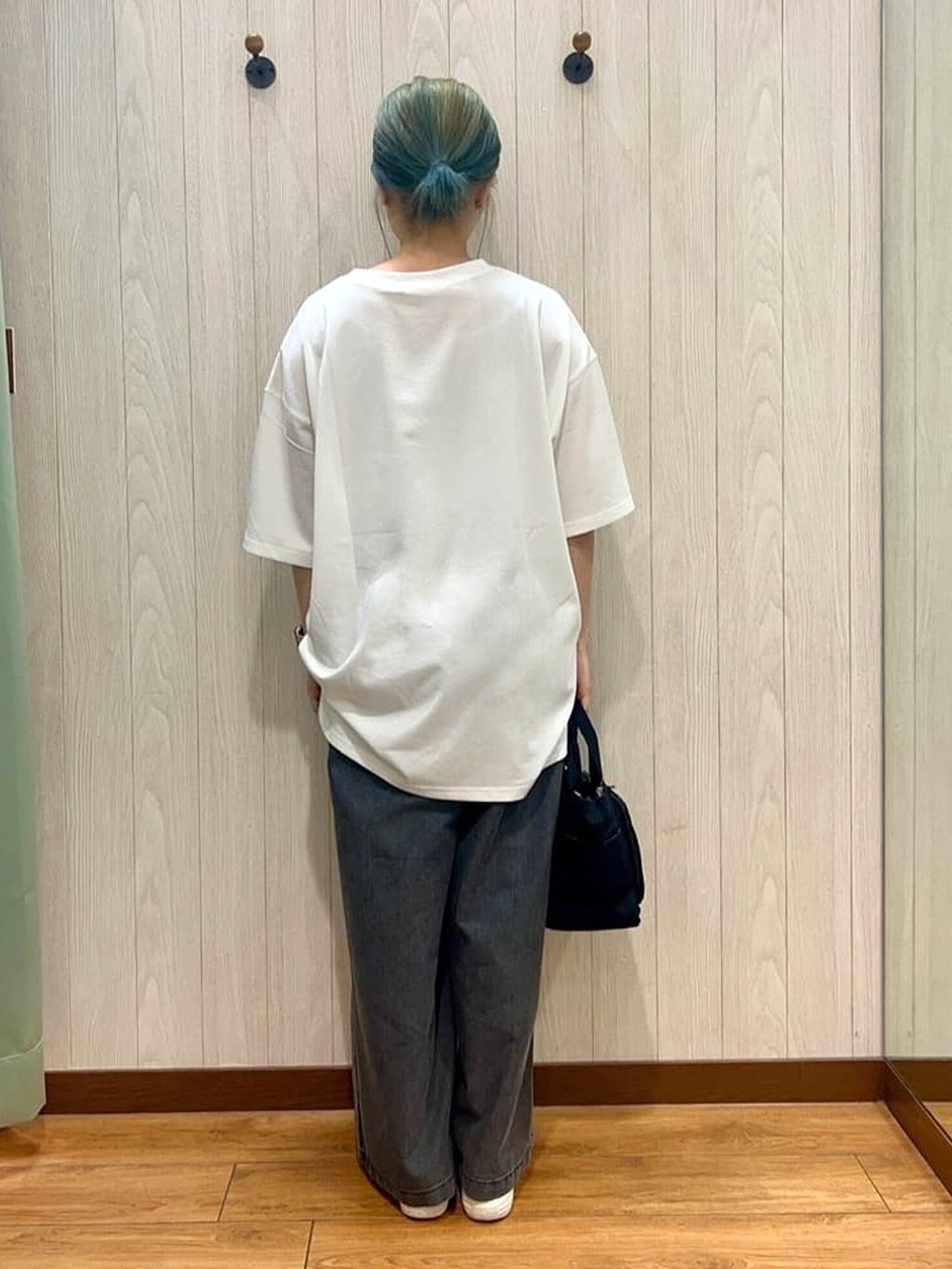 すずさんの「SHOO･LA･RUE｜【ひんやり/汗ジミ軽減/UVカット】プリントアソート BIG Tシャツ」を使ったコーディネート