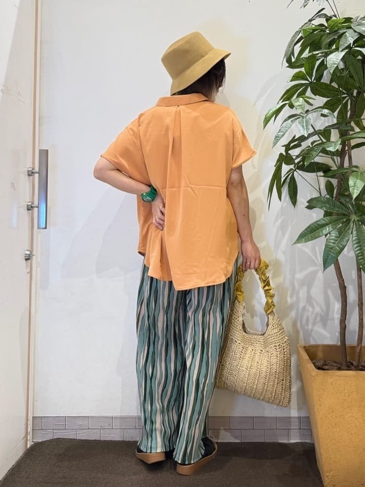 misakiさんの「SHOO･LA･RUE｜【洗える/S-LL/プチプラ】さらっとすっきりきれい見え スキッパーブラウス」を使ったコーディネート