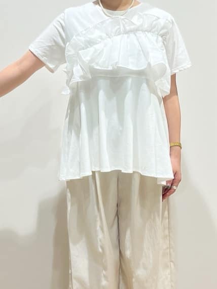 chiakiさんの「OPAQUE.CLIP｜◆フリルドッキングペプラムトップス【接触冷感／洗濯機洗い可】」を使ったコーディネート