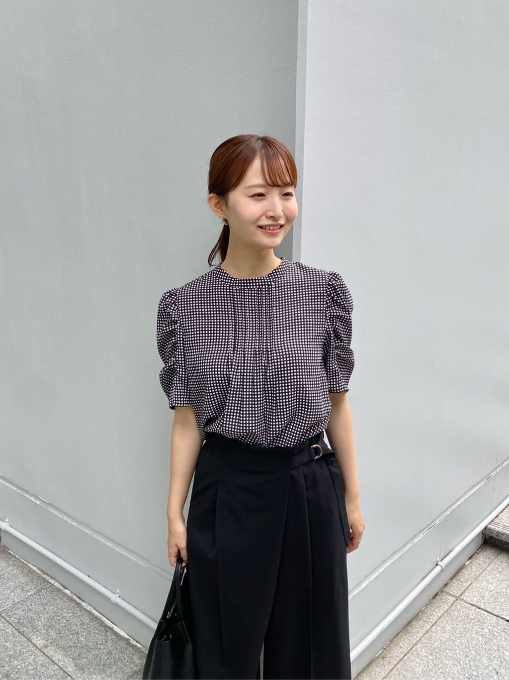 みさかさんの「index｜柄プリントピンタックブラウス【洗濯機洗い可／イージーアイロン／防シワ】」を使ったコーディネート